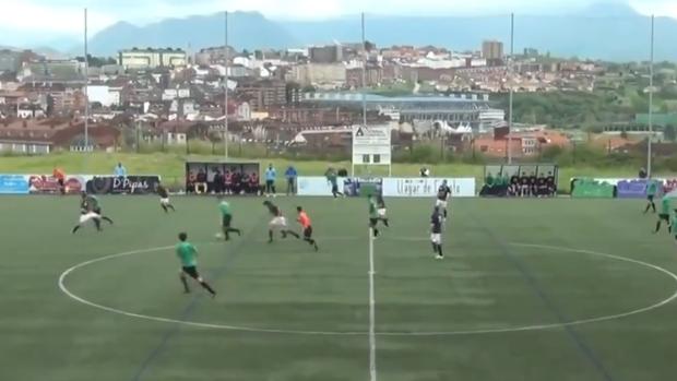 El brutal gol de Davo, central de la Universidad de Oviedo