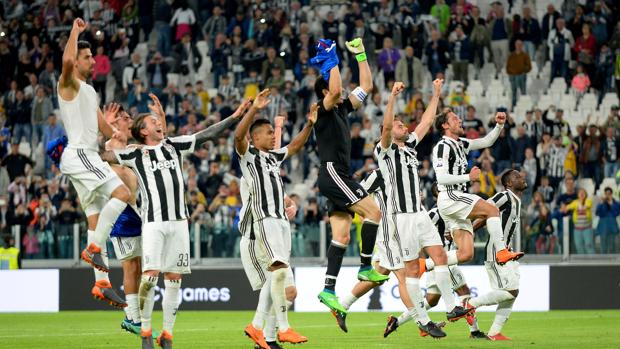 La Juventus gana y acaricia el título