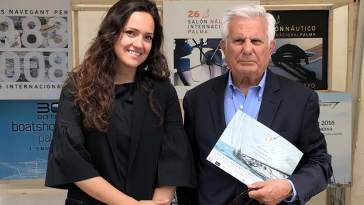 Nuria Hinojosa, directora del IDI, y Manuel Nadal, comodoro del Club de Mar Mallorca