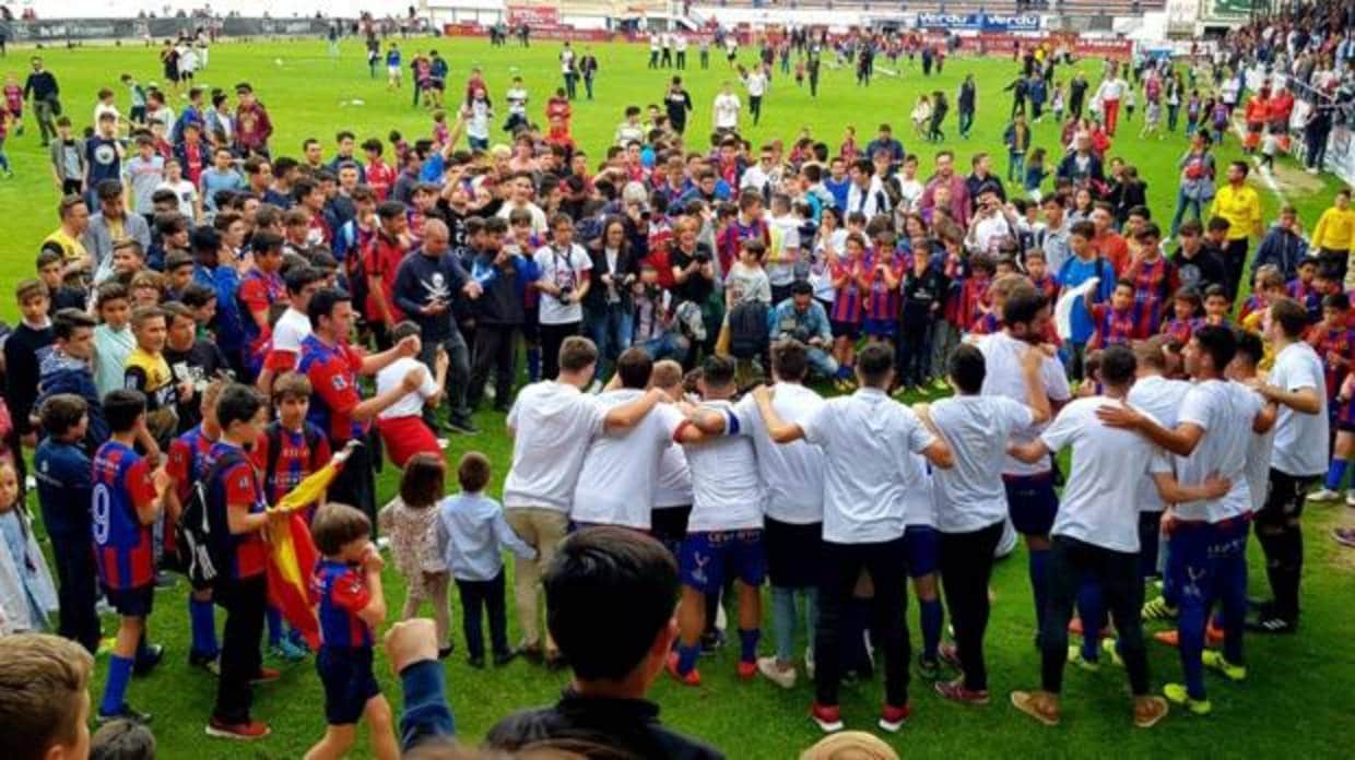 El Yeclano murciano celebra su clasificación para los playoff de ascenso a Segunda B