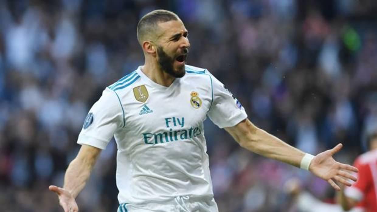 Benzema celebra el 1-1 ante el Bayern