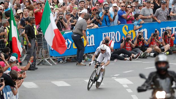 Dumoulin y Jerusalén golpean a Froome