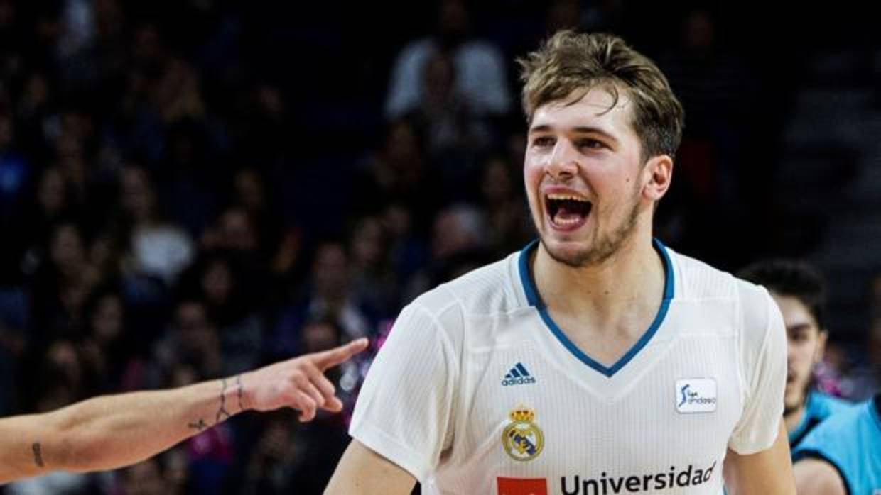 Doncic logra un histórico triple-doble, el primero de los últimos once años