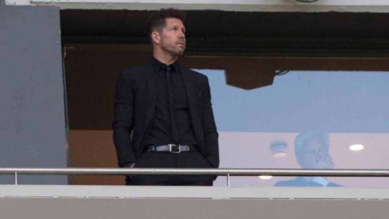 Simeone ya vio en un palco el partido de vuelta de la semifinal de la Europa League ante el Arsenal