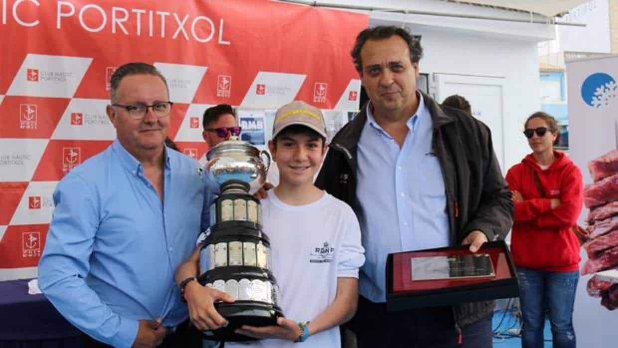Manuel Martín gana el Trofeo Mamá Optimist