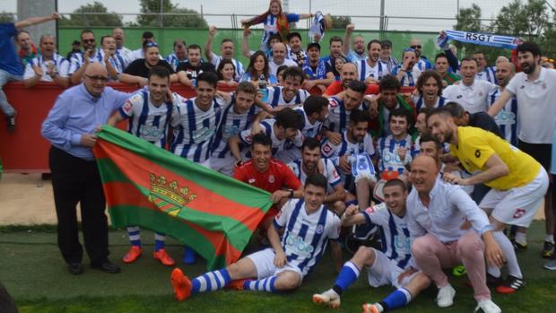 La Gimnástica de Torrelavega, el decano cántabro, asciende a Segunda B