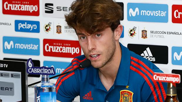 Odriozola: «¿El Real Madrid? Mi futuro es la selección»