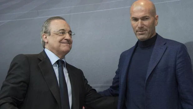 Zidane, junto a Florentino Pérez