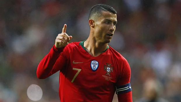 La camiseta de la selección portuguesa pone país en pie de guerra