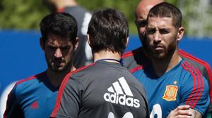 Sergio Ramos, en el entrenamiento del martes junto a Isco y Lopetegui