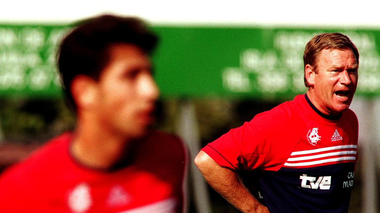 Javier Clemente dirigiendo un entrenamiento de la selección española