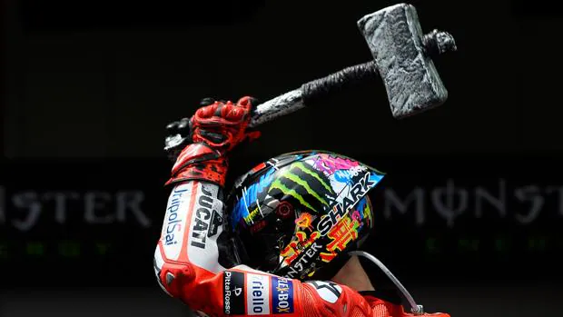 Lorenzo: «Perdón, Rossi no es un gran piloto, es un campeón»