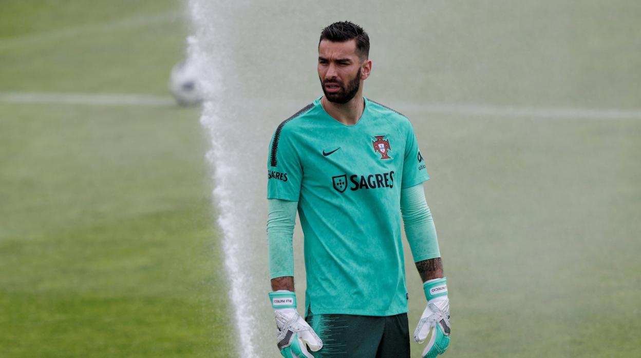 El portero de Portugal, Rui Patricio, durante un entrenamiento con su selección en el Mundial