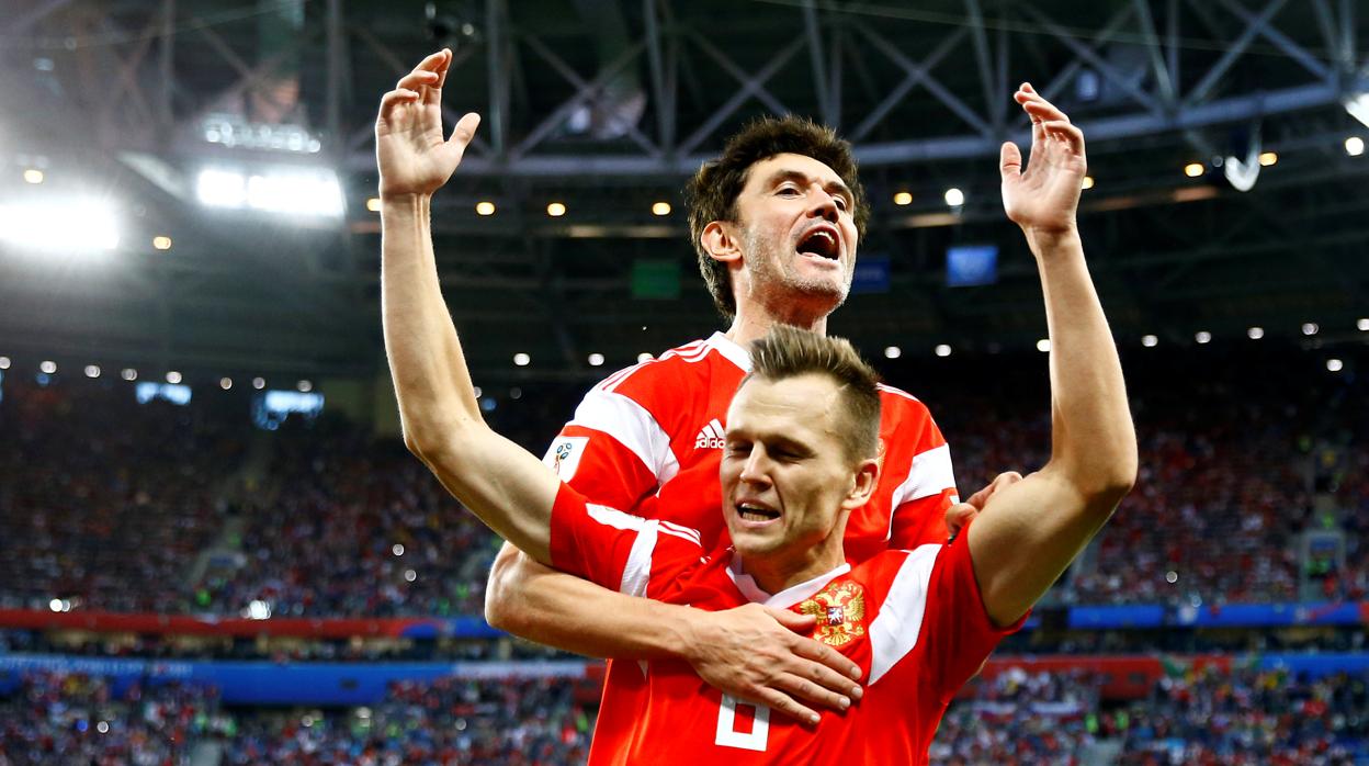 Rusia celebra uno de sus goles frente a Egipto