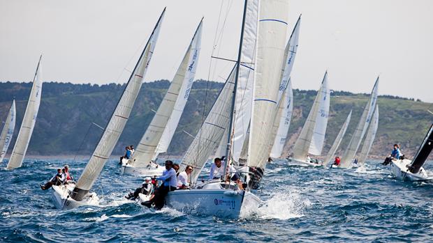 El «Ono» lidera la Copa España J80 en aguas del Abra