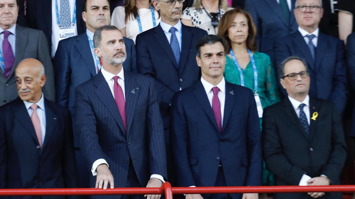 Felipe VI, Pedro Sánchez y Quim Torra en la inauguración de los Juegos Mediterráneos