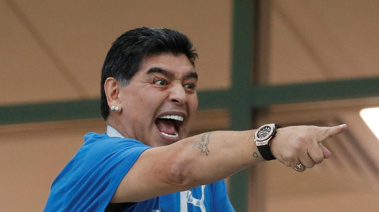 Diego Armando Maradona en la grada durante el partido frente a Croacia