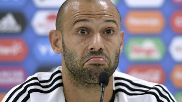 Tensa rueda de prensa de Mascherano