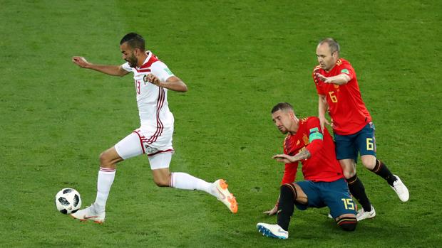 El tremendo error entre Iniesta y Sergio Ramos en el gol de Marruecos