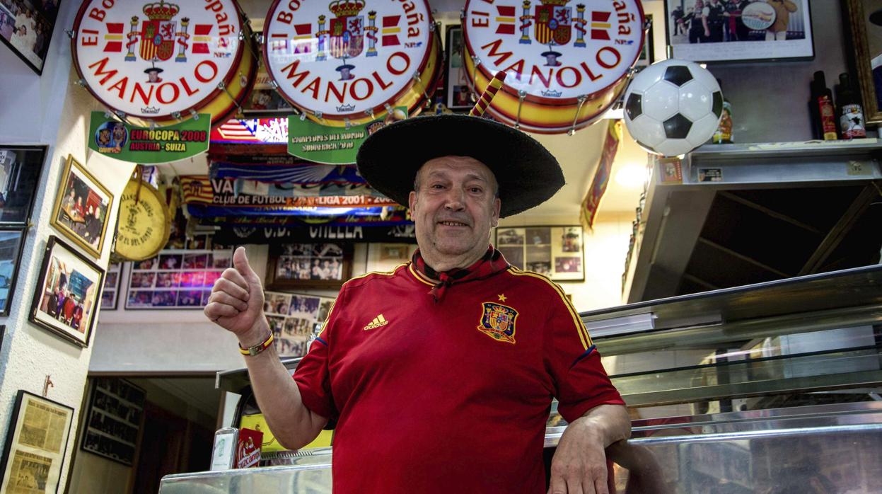 Manolo, en su bar