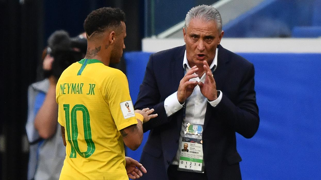 Tite, con Neymar durante el partido ante México