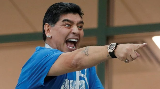Maradona pide perdón tras el toque de la FIFA