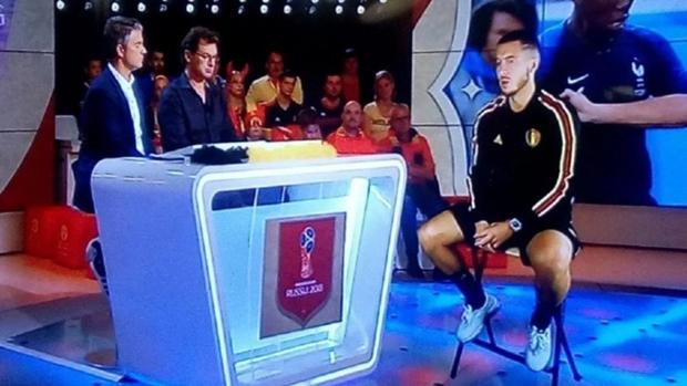 La televisión belga entrevistó al holograma de Hazard