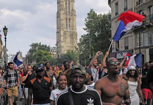 Francia se echa a la calle para celebrar el Mundial