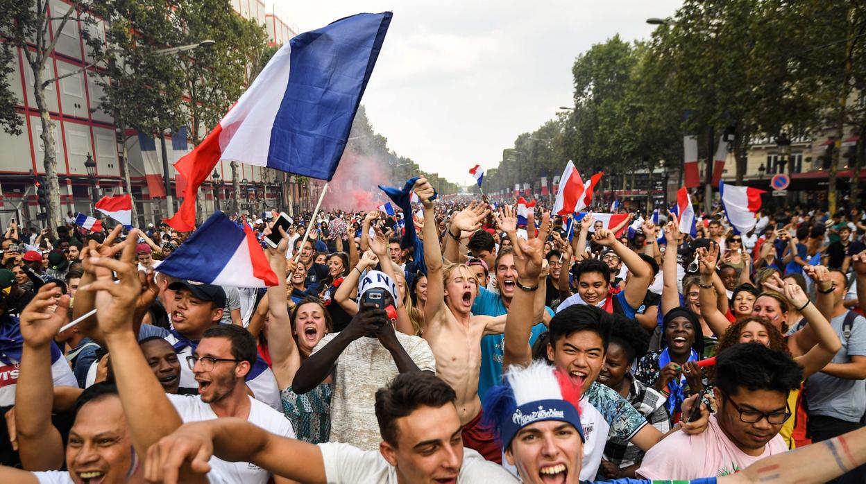 Ciudadanos franceses celebrando la conquista del Mundial