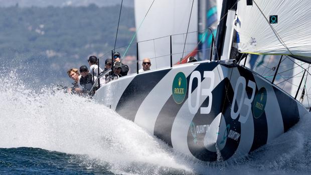 «Quantum» y «Azzurra» comparten el liderato del TP52 World Championship de Cascáis