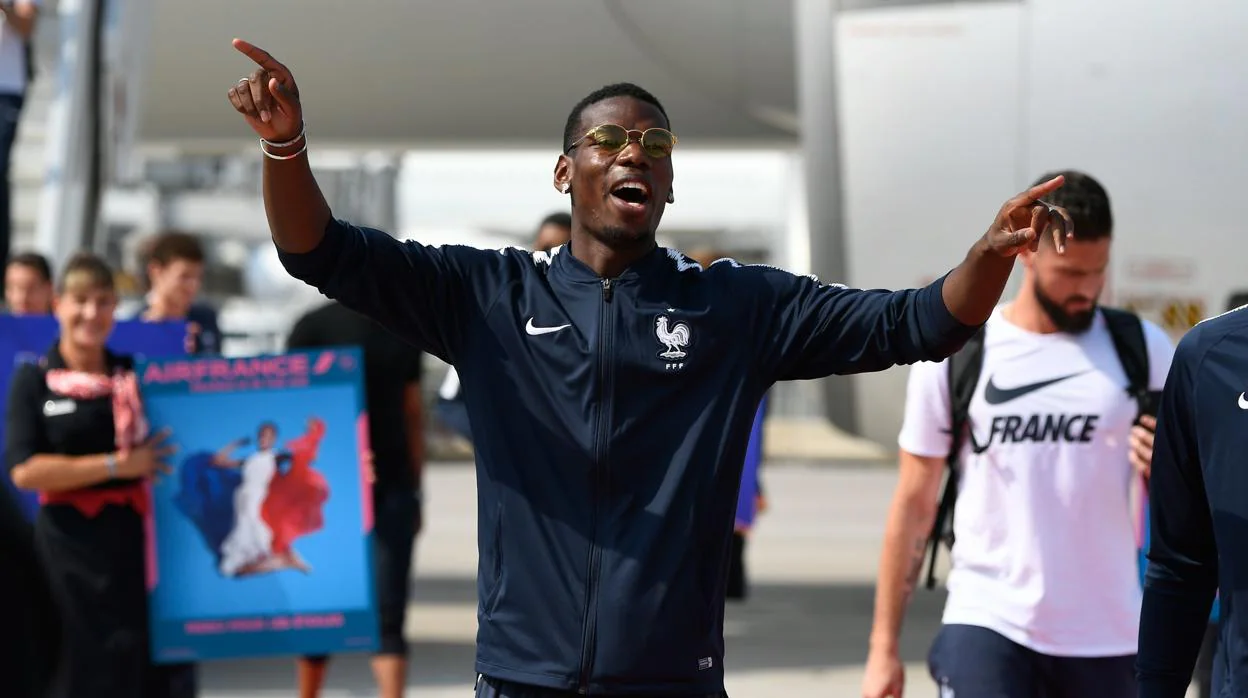 Pogba a la llegada de la selección francesa a su país tras ser campeones en el Mundial