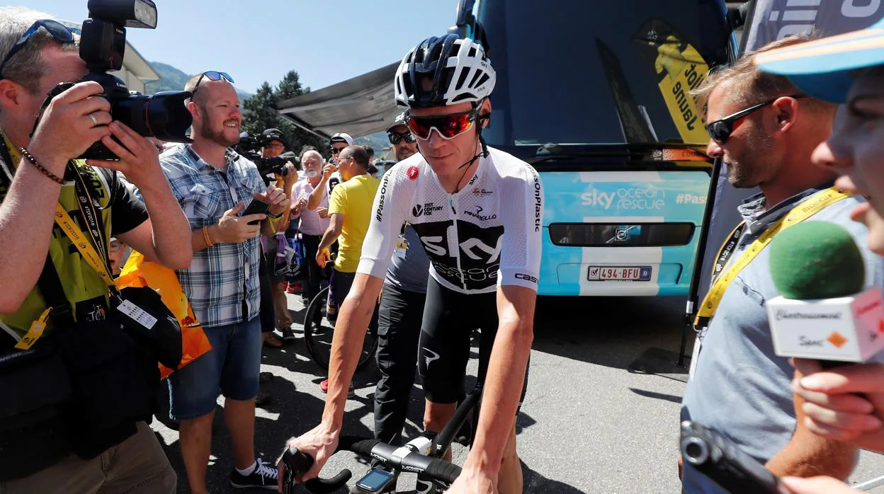 Chris Froome antes del comienzod e la décimosegunda etapa del Tour de Francia