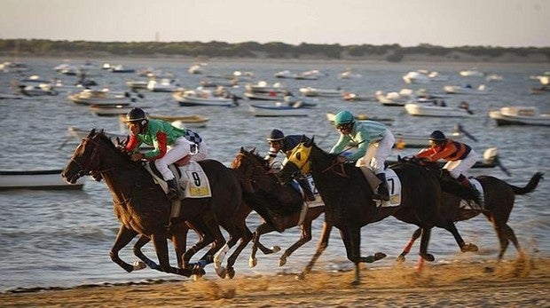 173 veranos galopando en las playas de Sanlúcar de Barrameda