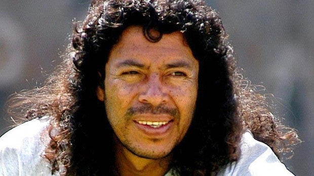 El puñetazo de René Higuita a un aficionado