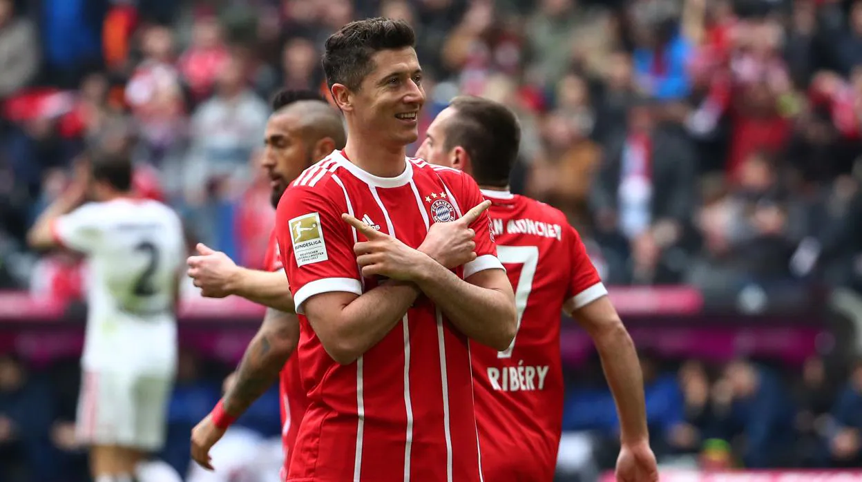 El Bayern avisa a Lewandowski: «Está jugueteando con irse, pero no se va a ir»