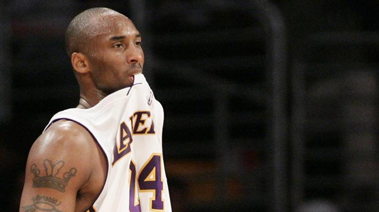 Kobe Bryant en un partido con el único equipo con el que ha jugado, Los Ángeles Lakers