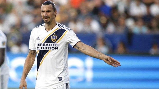 La estremecedora imagen de la rodilla de Ibrahimovic