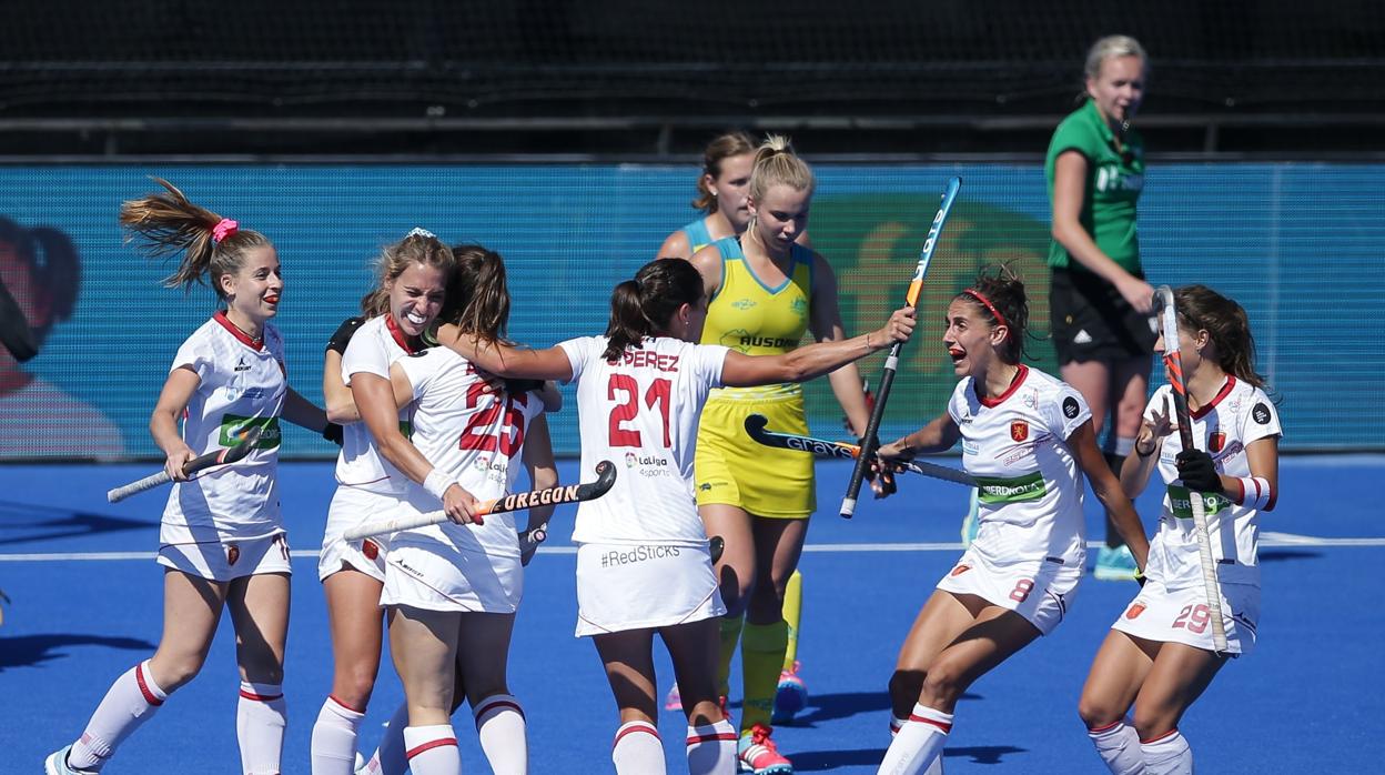 Las RedSticks festejan la victoria ante Australia