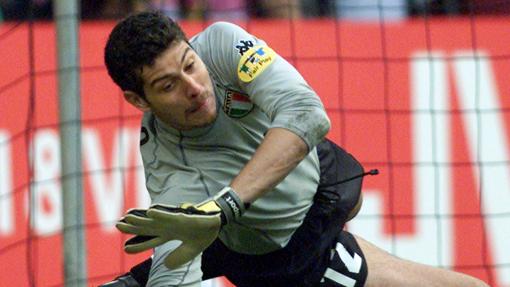 Toldo como portero de la selección italiana