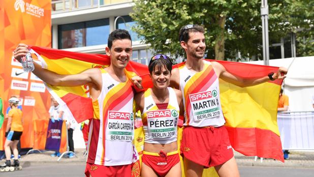 España, desfile imperial en la marcha