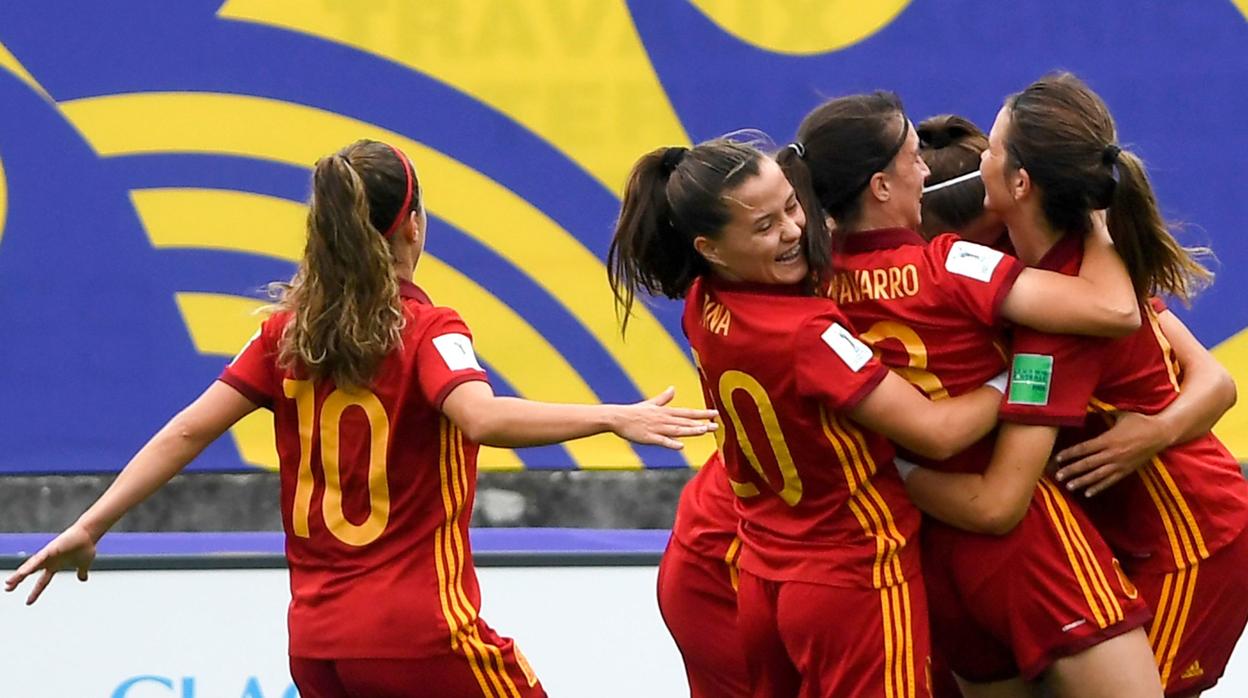 La selección española celebra uno de sus goles frente a Nigeria