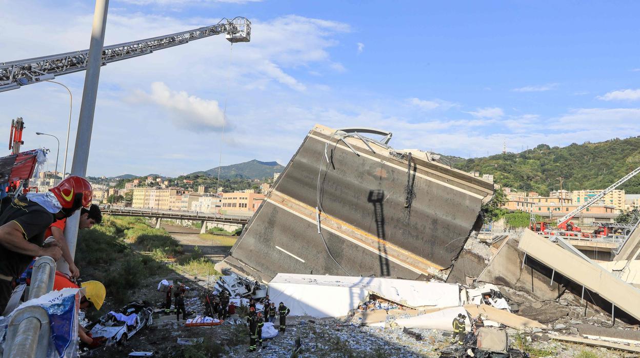 El puente derrumbado en la ciudad genovesa de Liguria