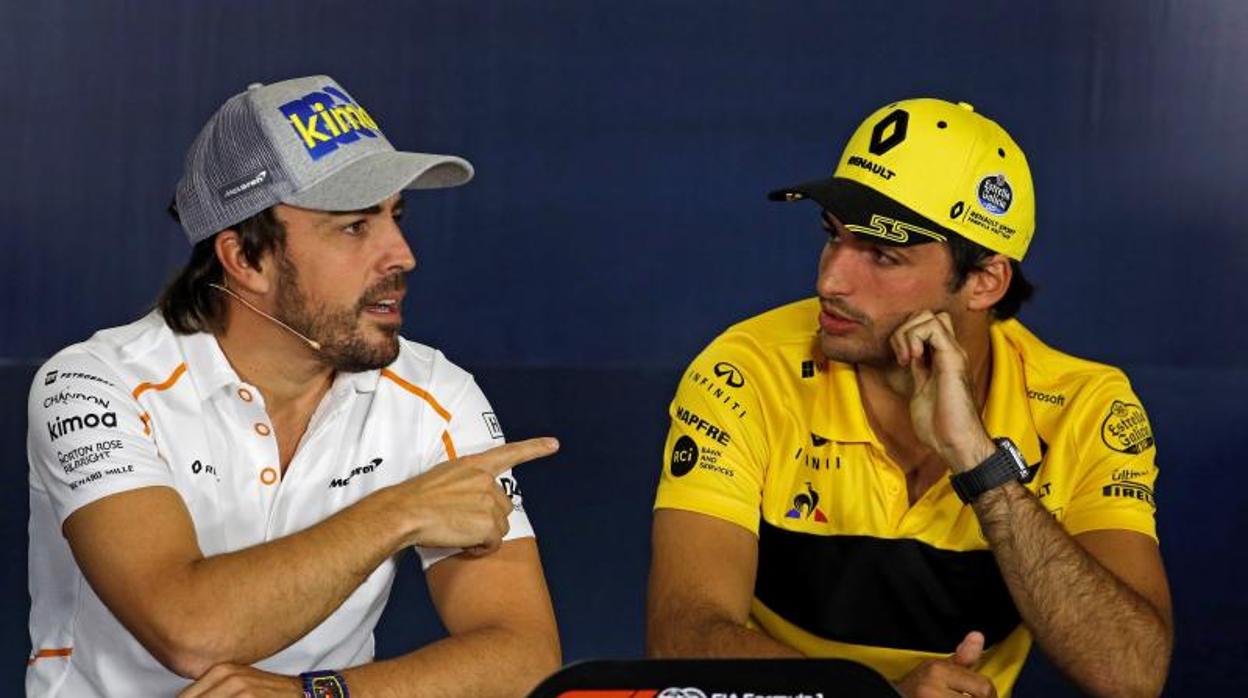 Alonso y Sainz en rueda de prensa durante el último GP de España