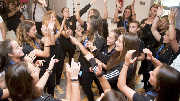 «Que las chicas se atrevan a jugar al fútbol»