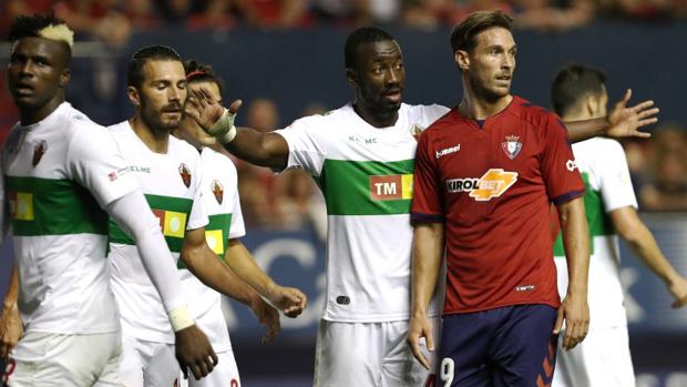 Un Elche peleón frustra el estreno de Osasuna en El Sadar