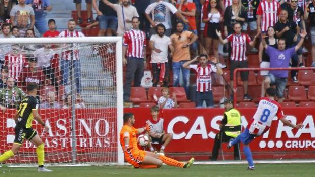 El Sporting debuta en casa con una cómoda victoria ante el Nástic