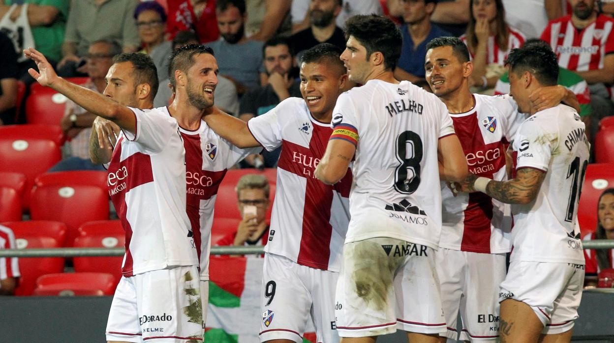 Los jugadores del Huesca celebrando el segundo gol