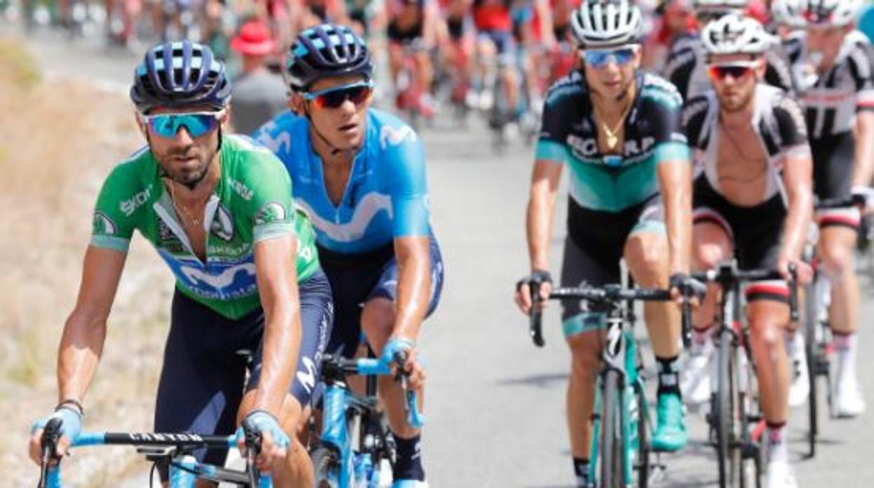 Un grupo de corredores durante la cuarta etapa de La Vuelta