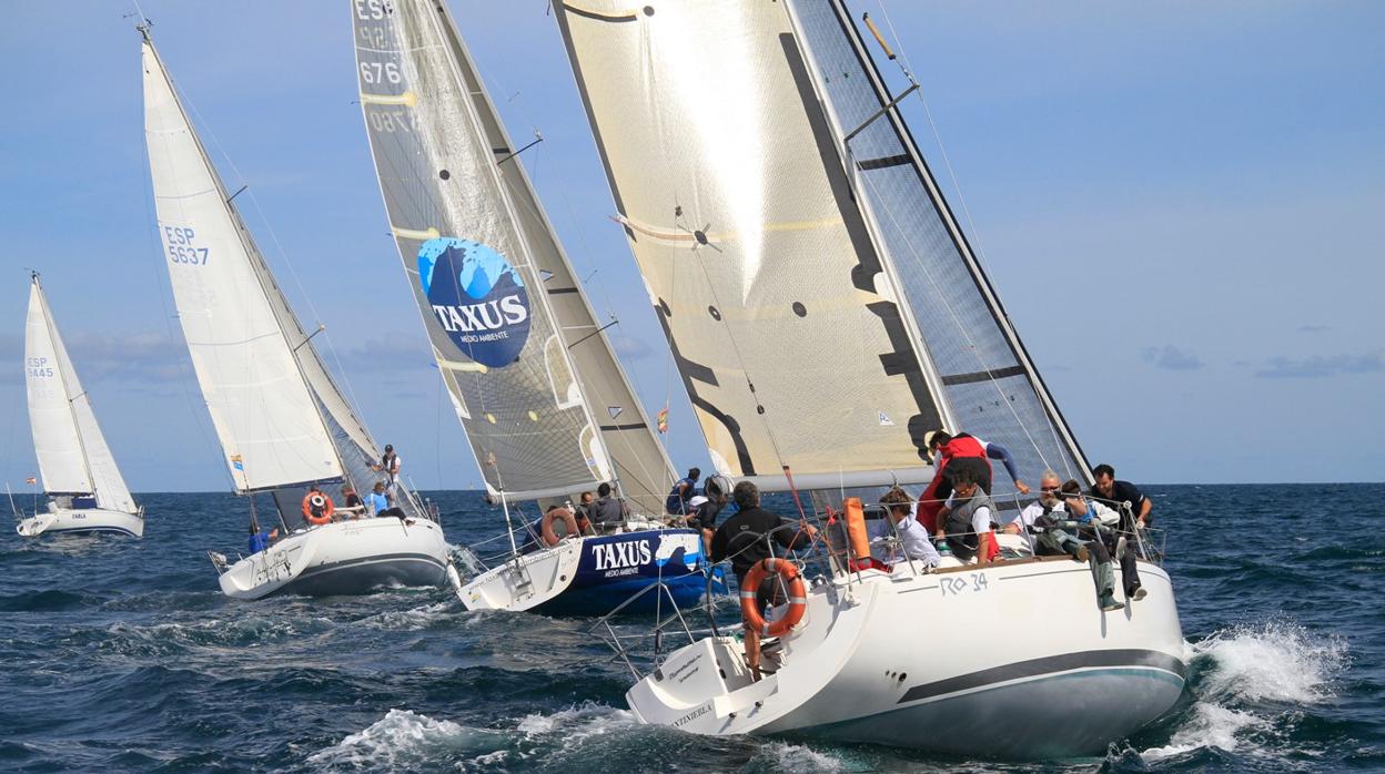 El fin de semana en la bahía de San Lorenzo, la Regata Villa de Gijón de Cruceros