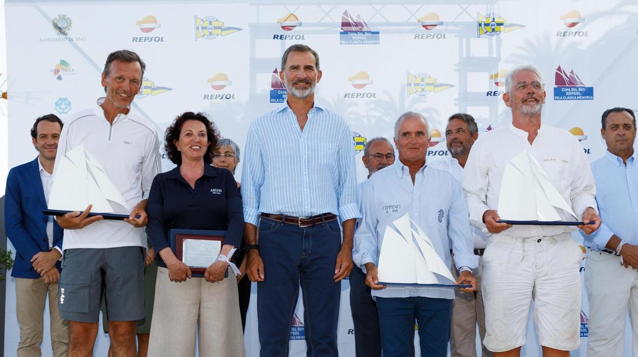 El Rey Felipe VI entrega los trofeos de la XV Copa del Rey